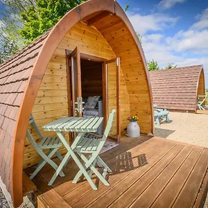 Chalet Glamping At Doon Angus Farm